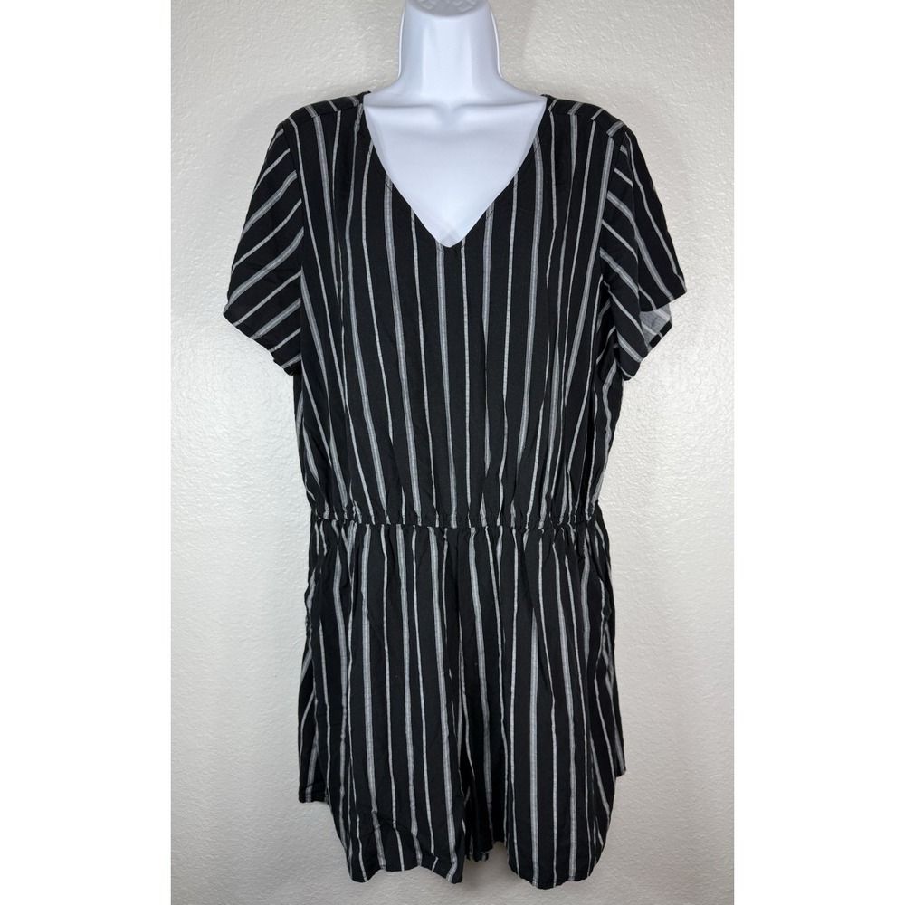 Old Navy Black White Striped Short Sleeve Romper Size XL V-Neck Elastic Waist
